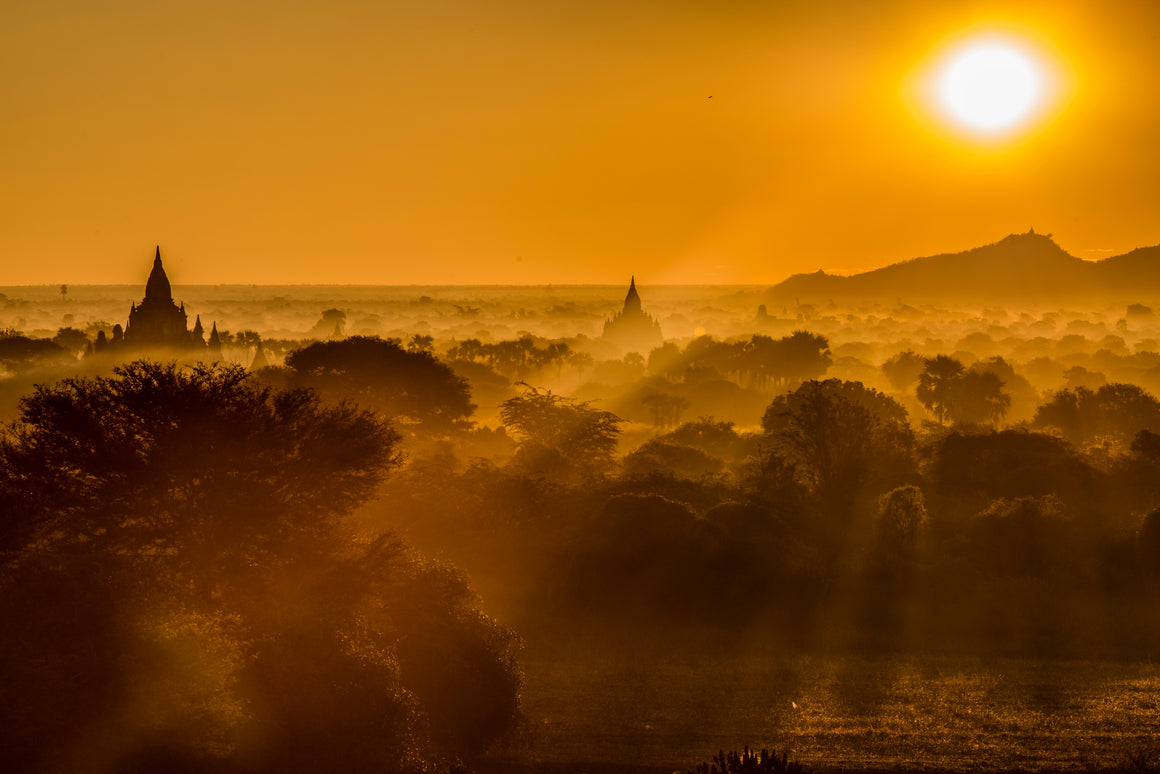 Sunrise over the planes of Bagan